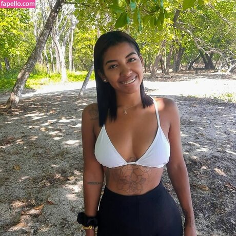 Melanie Noelia adult model pictures