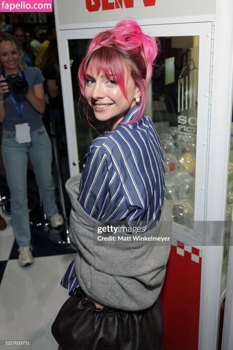 Maddie Phillips porn actress gallery