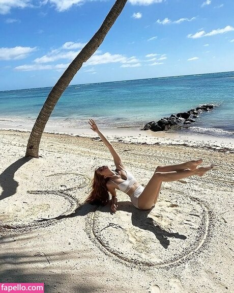 Alexina Graham exclusive model picture