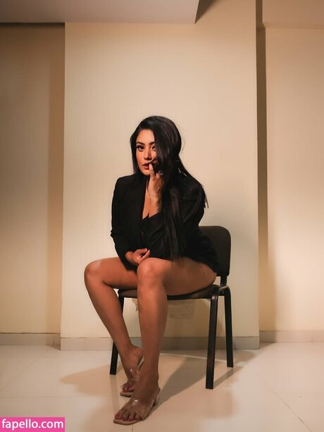 Twinkle Kapoor erotic model images