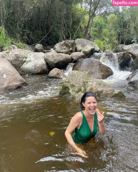 Manuela Do Monte pretty actress photos