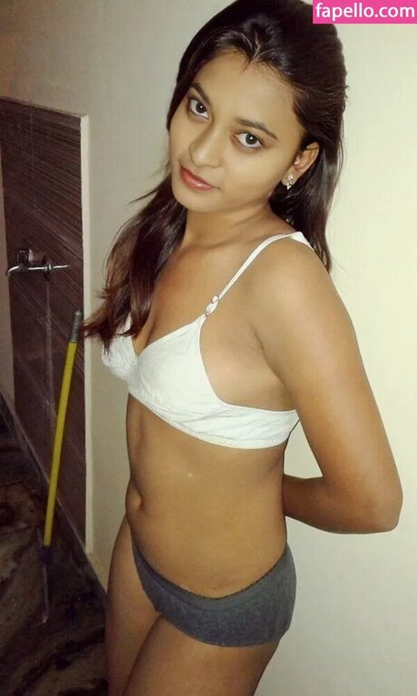 Reya Ghosh pretty actress pic