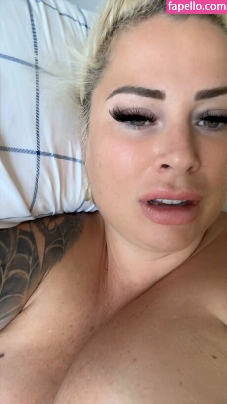 AmandaSchmanda nude pornstar pictures