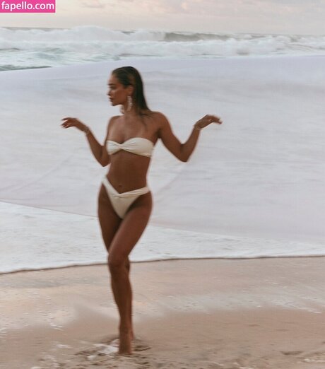 Michaela Wain pornstar beautiful pic