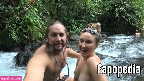 curvy shemale onlyfans free gallery