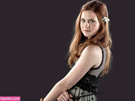 Bonnie Right model nice images