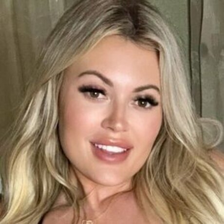 Mia Brookes model porn pics