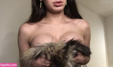 Minnie East star porn image