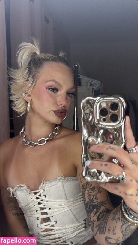 busty mom onlyfans free porn pic