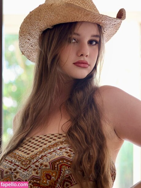 Isabella Ardley hd model images