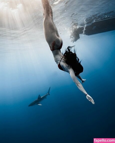 Emma Lanyi model nude picture