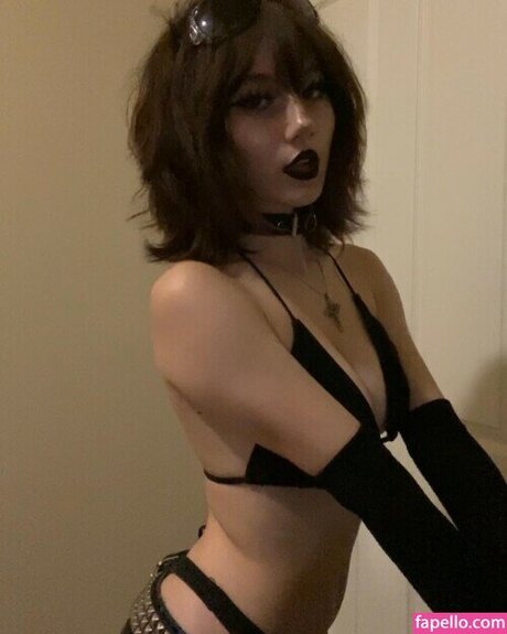 Trinity Manaj model best images