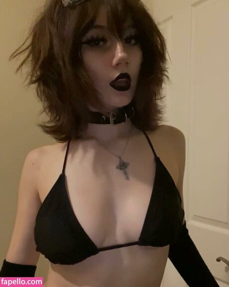 Trinity Manaj model best picture