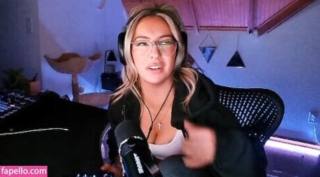 Honeyxxo pornstar high quality pic