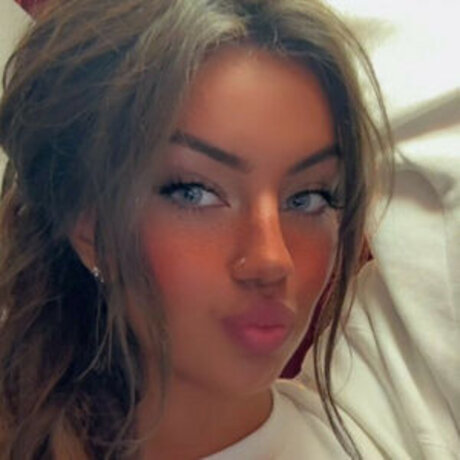 Honeyxxo model xxx galleries