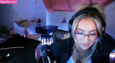 Honeyxxo xxx actress gallery