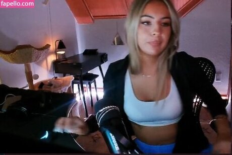 Honeyxxo star xxx pics