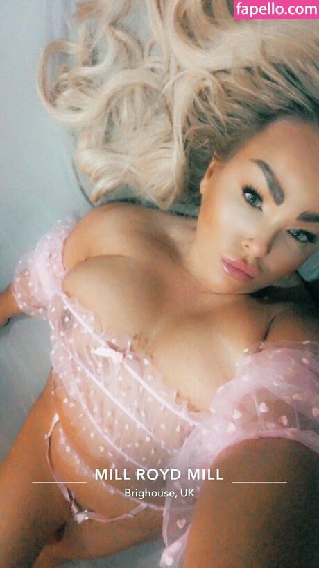 Mercedes Twitter Milf model nice pics