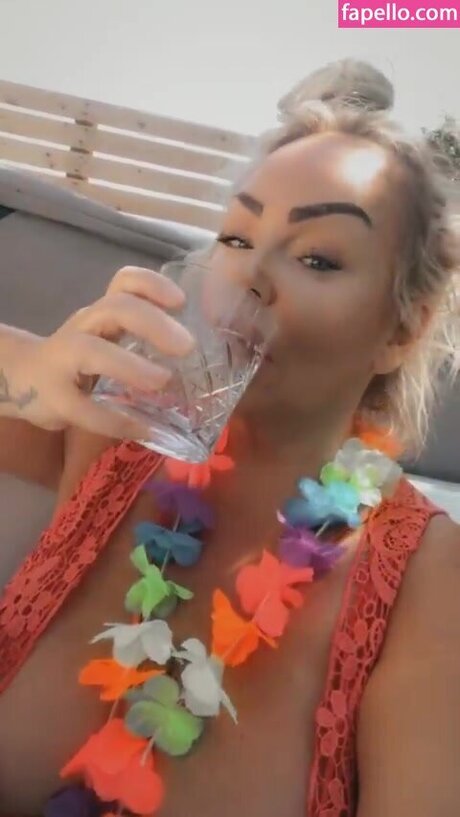 Mercedes Twitter Milf model sex gallery