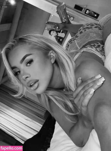 Holl Elizabeth pornstar sexy image