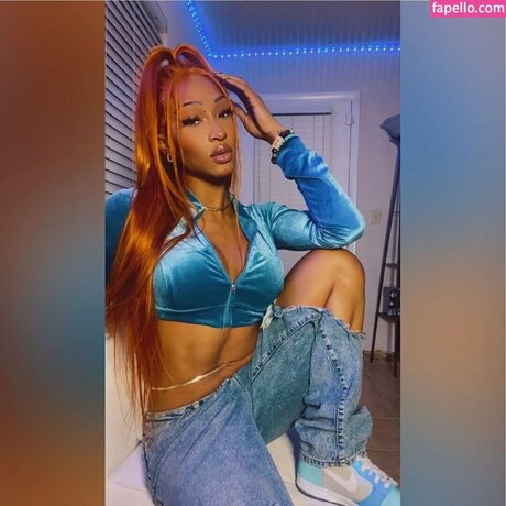 Mara Sade sexy actress picture