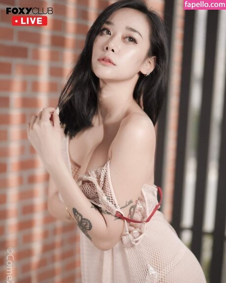 meguspusita exclusive model image