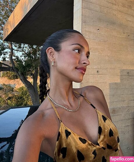 Alexandra Saint Mleux Profile