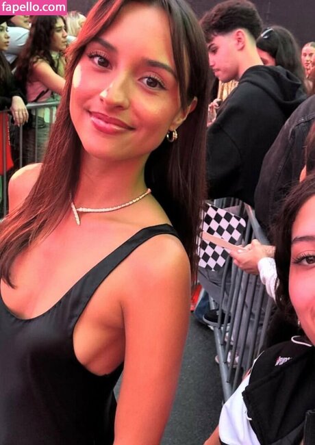 Alexandra Saint Mleux Images