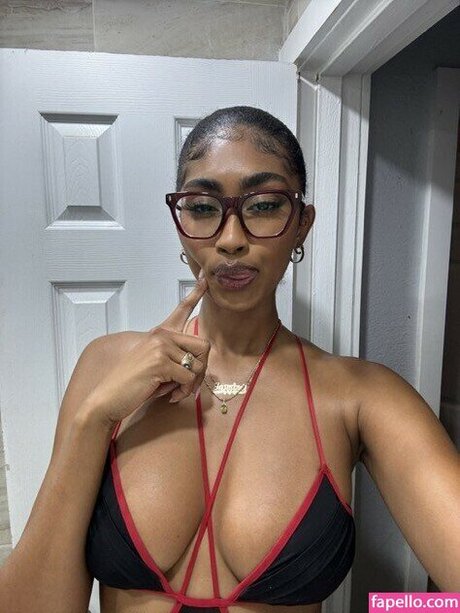 Jasmine Chola star hd pictures