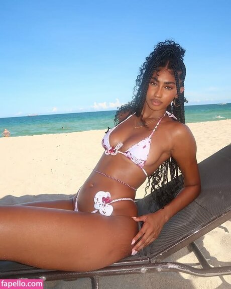 Jasmine Chola star best pics