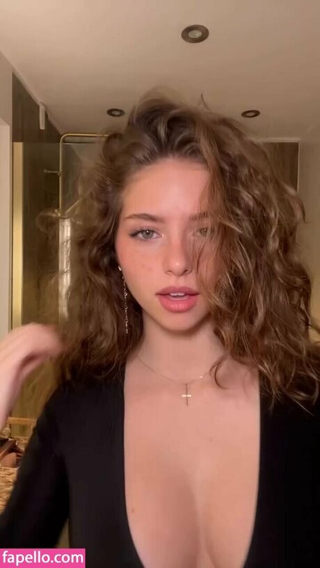 Lucia Ferrato nude star images