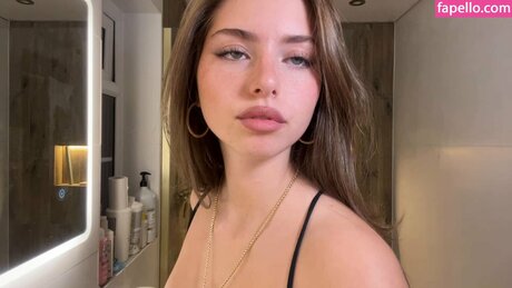 Lucia Ferrato xxx star image