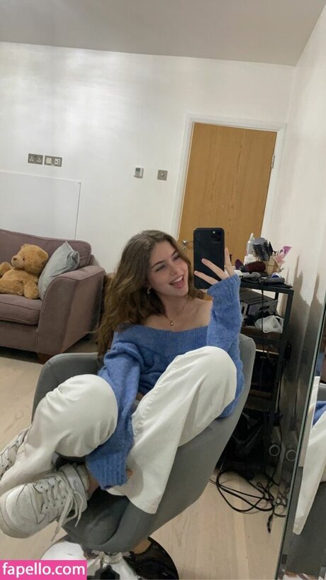 Lucia Ferrato model sex img