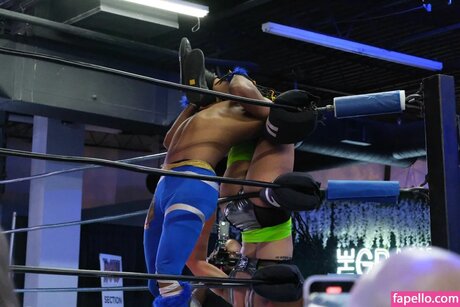 Wren Sinclair pornstar exclusive image