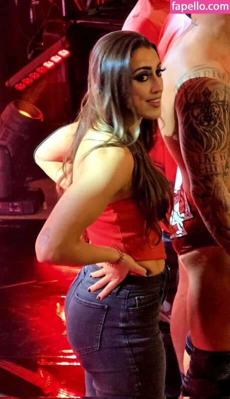 Wren Sinclair model top pic