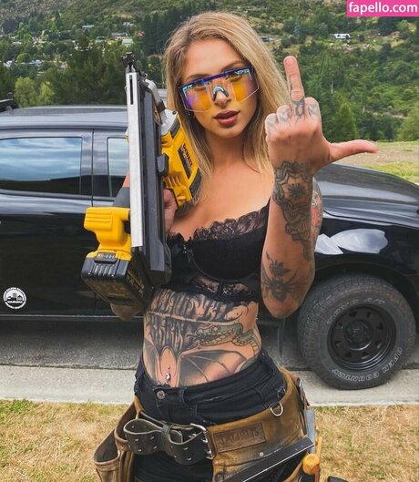 Emma Olofsson star nude image