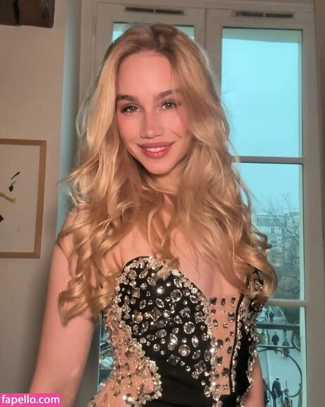 female influencer onlyfans hd pic