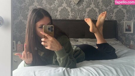 Elisha Walbyoff erotic actress picture