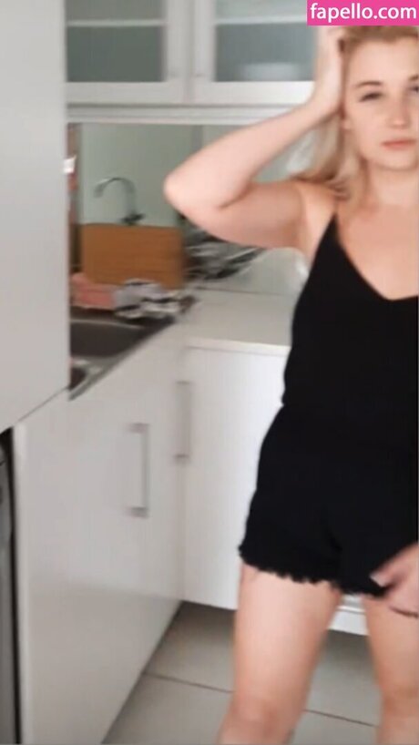 Amber Koltzow Bastick model sex archive