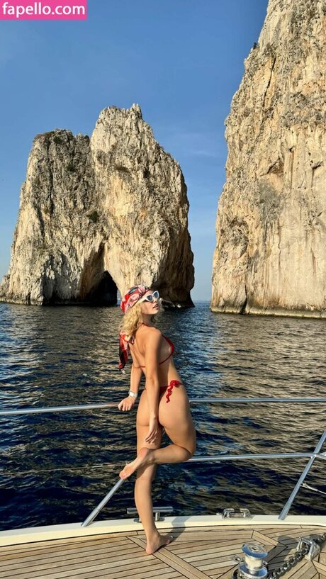 girl on girl onlyfans xxx image