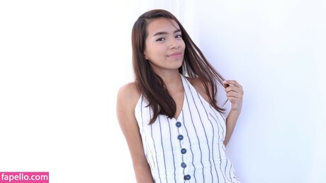 YouthLust pretty actress pictures