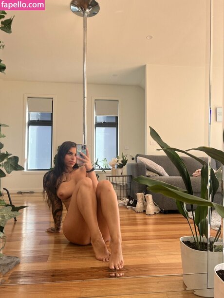 Zoe Pattison model erotic img