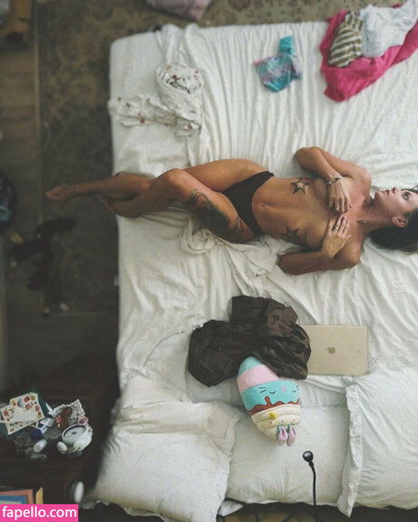 Ella Dvornik naked model image