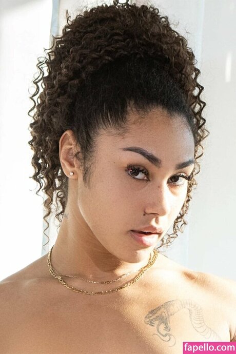 Naomie Stark pornstar beautiful images