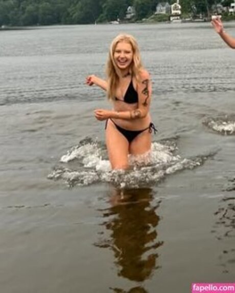 Mary Kate Willis beautiful model picture