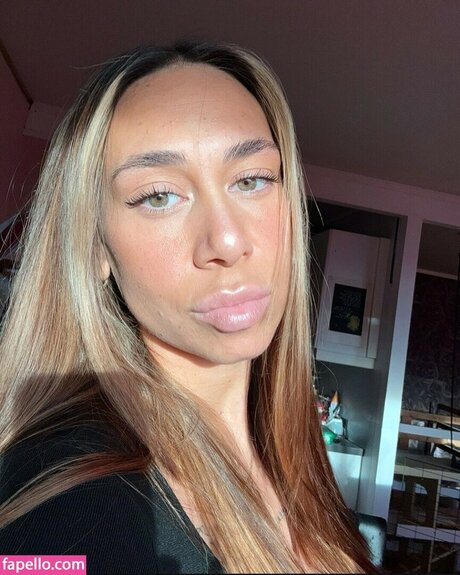 Sarah Aanes Turkmen pornstar top image