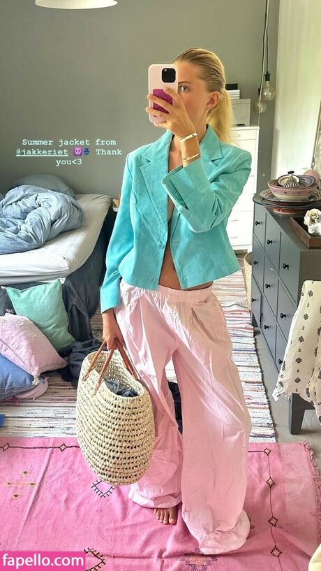 female popular onlyfans adult img