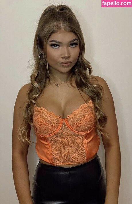 Tillybartram naked pornstar galleries