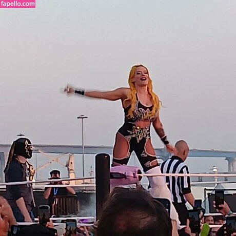 Willow Nightingale sexy model pictures