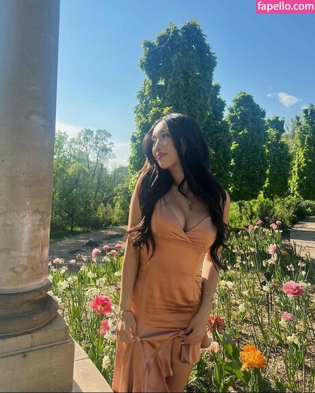 Daisy Chang model sexy images